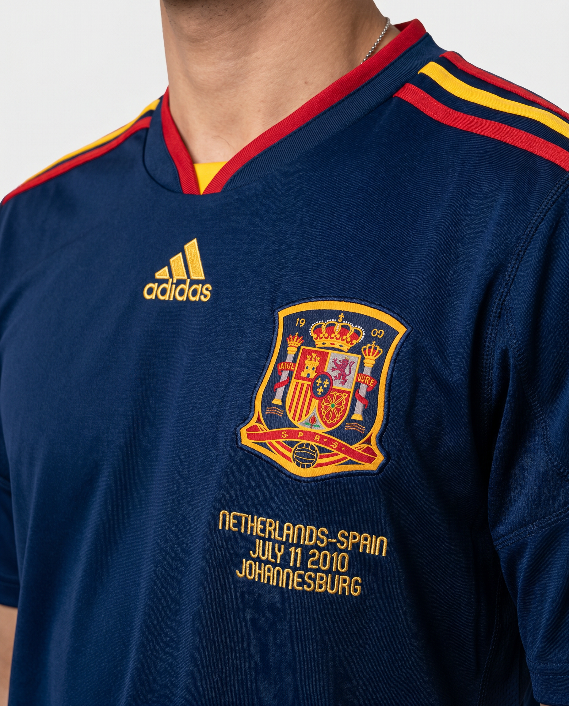 España 2010 Segunda Equipación Retro — Campeones del Mundo Azul Marino - Gallery 1